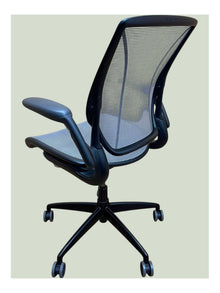 Humanscale Diffrient World Ergonomic Task Chair – Grey Mesh, Black Frame, Adjustable Arms (Refurbished) image 3