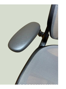 Humanscale Diffrient World Ergonomic Task Chair – Grey Mesh, Black Frame, Adjustable Arms (Refurbished) image 9