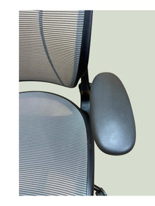 Humanscale Diffrient World Ergonomic Task Chair – Grey Mesh, Black Frame, Adjustable Arms (Refurbished) image 7