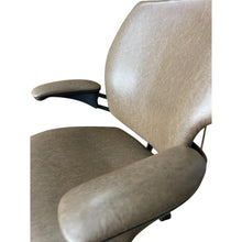 Humanscale Freedom Chair In Brown Patterned Leather - UK Delivery Rrp £1149 image 9