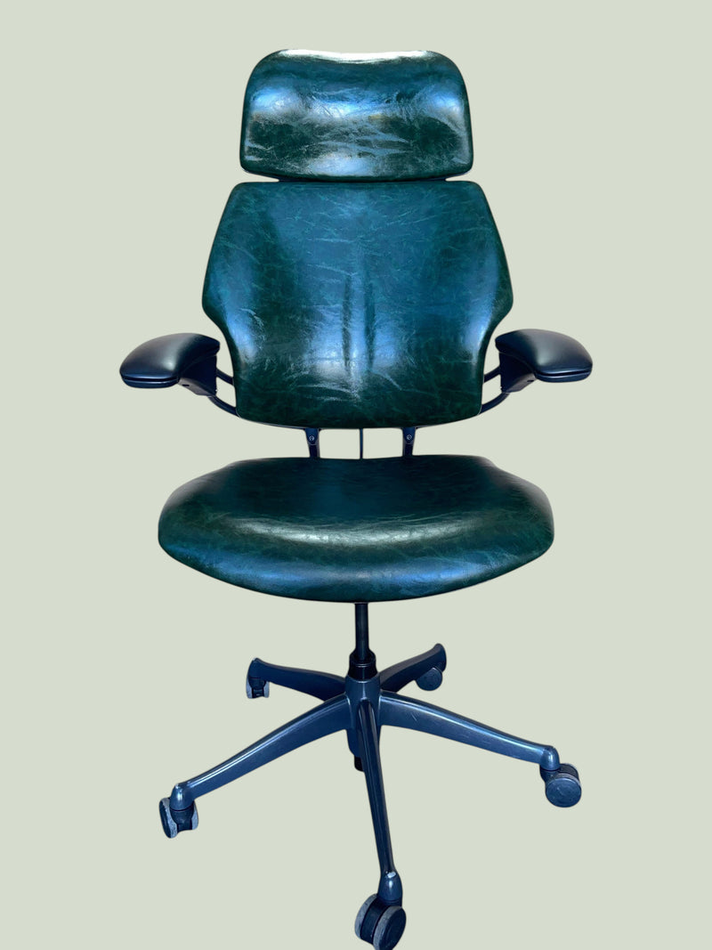 Humanscale Freedom Headrest refurbished chair in vintage green leather – front view