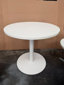 Office furniture - 6 sofas, 1 swivel chair and two tables image 2