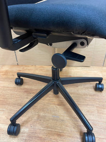 Kinnarps Drabert Mento Ergonomic Task Chair – Black Fabric, Adjustable Arms (Refurbished) image 10