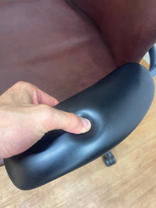 Humanscale Freedom Headrest Chair – Brown Cowhide Leather | Refurbished image 3