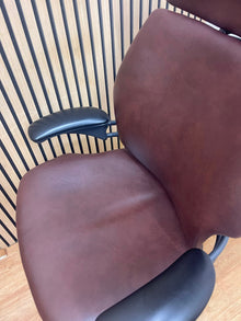 Humanscale Freedom Headrest Chair – Brown Cowhide Leather | Refurbished image 4