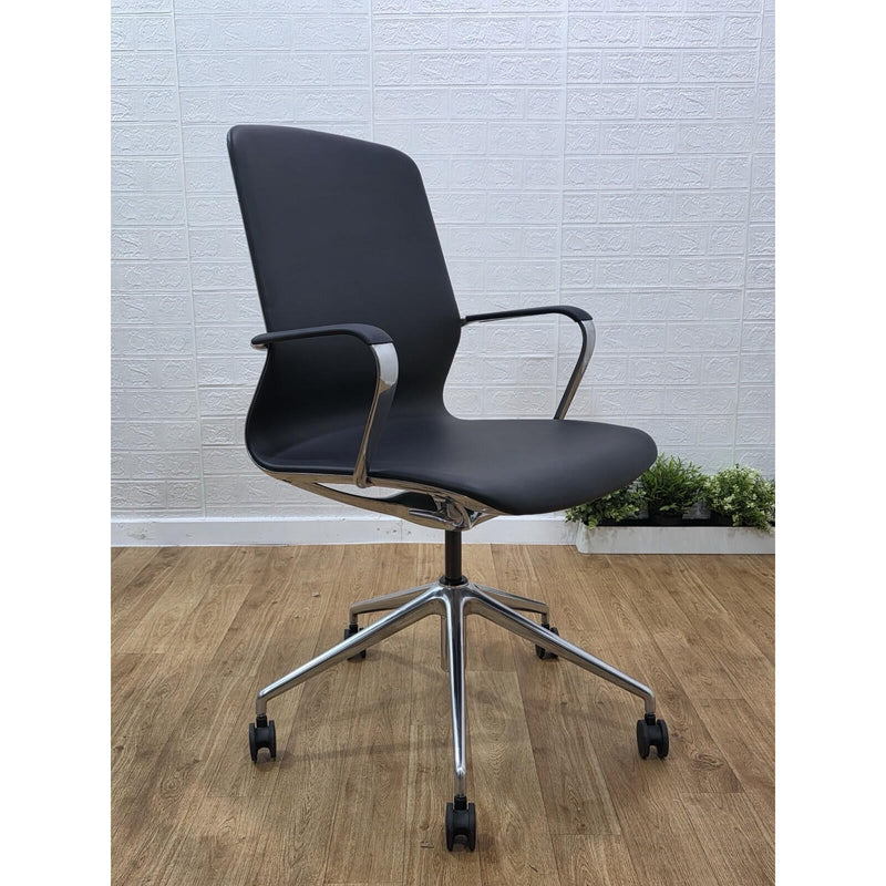 Refurbished Dynamic Lucia Executive Office Chair – Height Adjustable, Back Recline