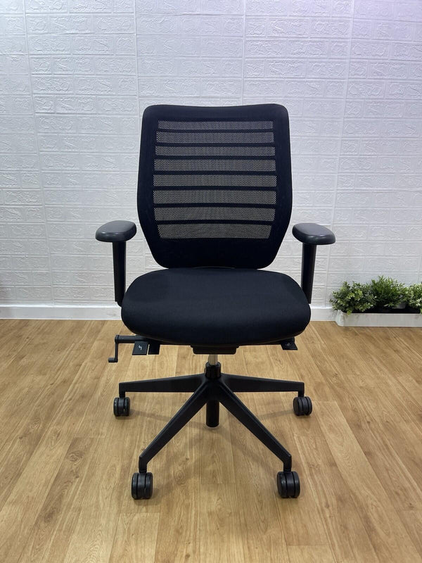 Refurbished Senator Fuse Office Chair – Black, 4D Armrests