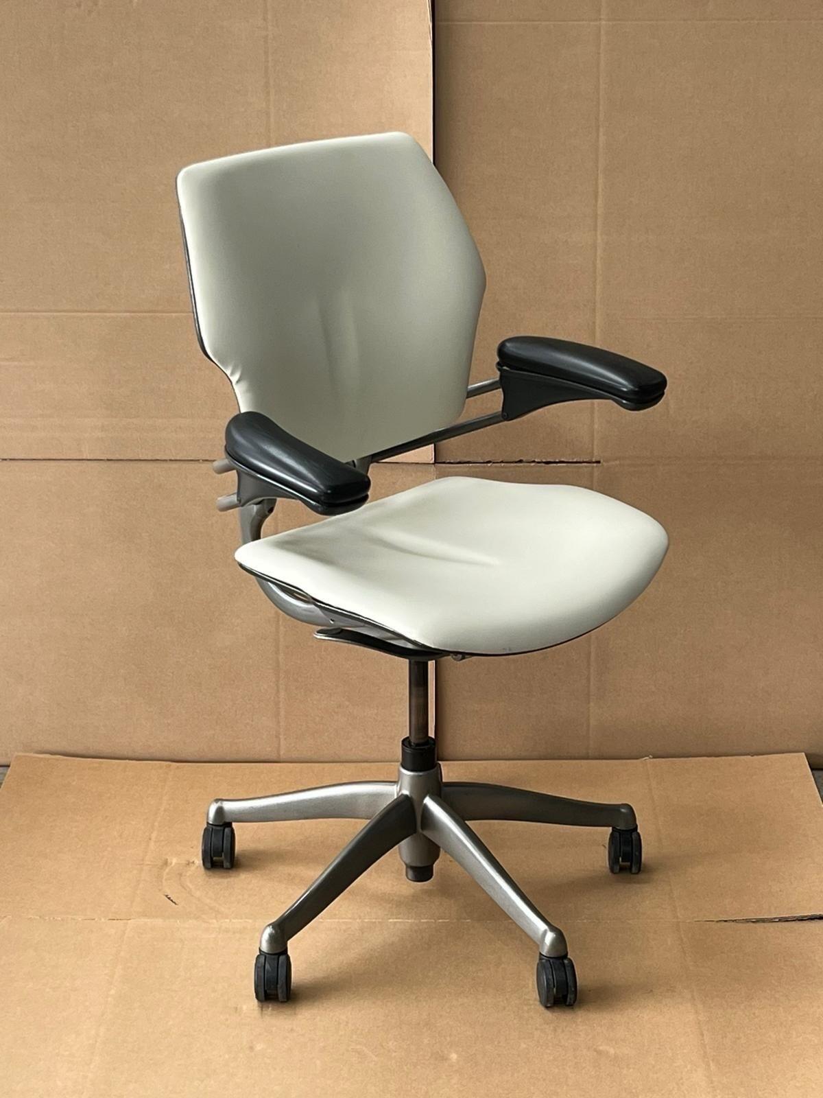 Refurbished Humanscale Freedom Chair – New Cream White Leather