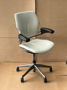 Refurbished Humanscale Freedom Chair – New Cream White Leather
