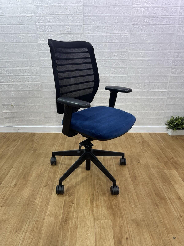 Refurbished Senator Fuse Office Chair – Velvet Seat, 4D Armrests