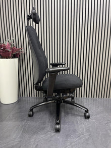 RH Logic 220 Fully Loaded Chair - All Black (Rrp£1548) - UK Delivery