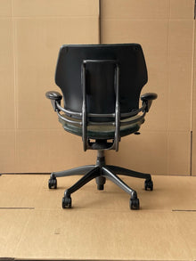 Refurbished Humanscale Freedom Executive Chair – Gel Arm Pads