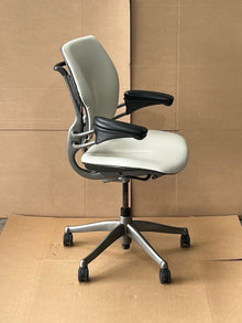 Refurbished Humanscale Freedom Chair – New Cream White Leather