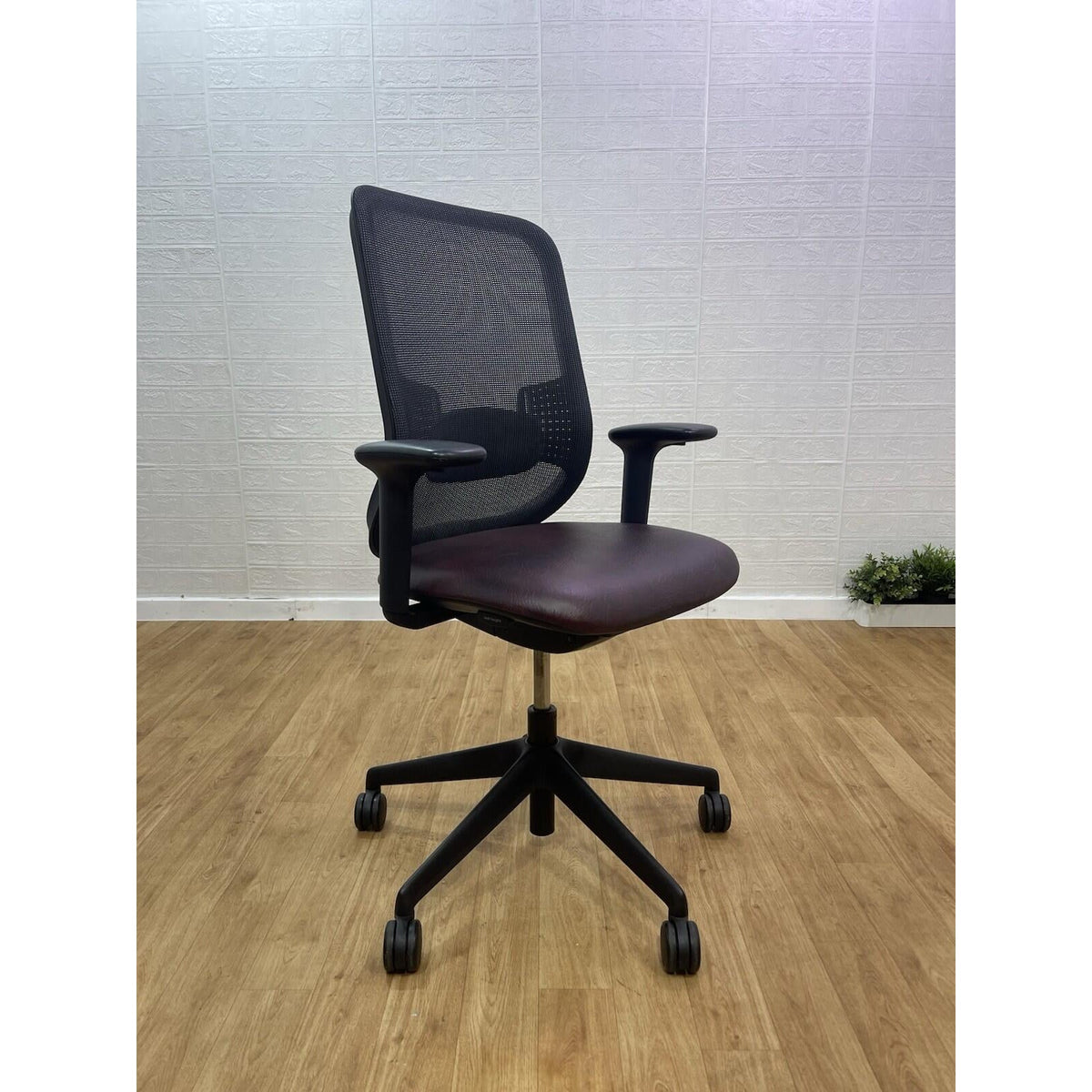 Refurbished Orangebox Do HBA Executive Chair – Leather, Back Lock