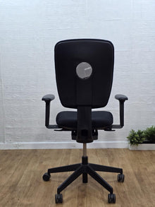Refurbished Senator Dash Task Chair – 3D Arms, Black