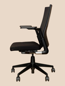 Refurbished Ahrend 2020 Verta Mesh Office Chair – Black image 4