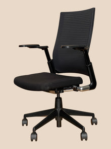 Refurbished Ahrend 2020 Verta Mesh Office Chair – Black image 3