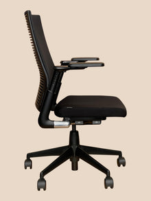 Refurbished Ahrend 2020 Verta Mesh Office Chair – Black image 2