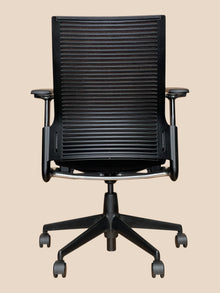 Refurbished Ahrend 2020 Verta Mesh Office Chair – Black image 6
