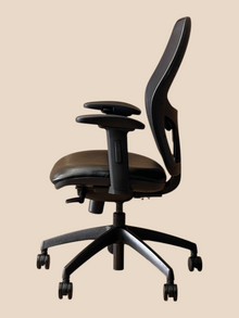 Ergonomic Mesh Office Chair – Black – Refurbished image 3