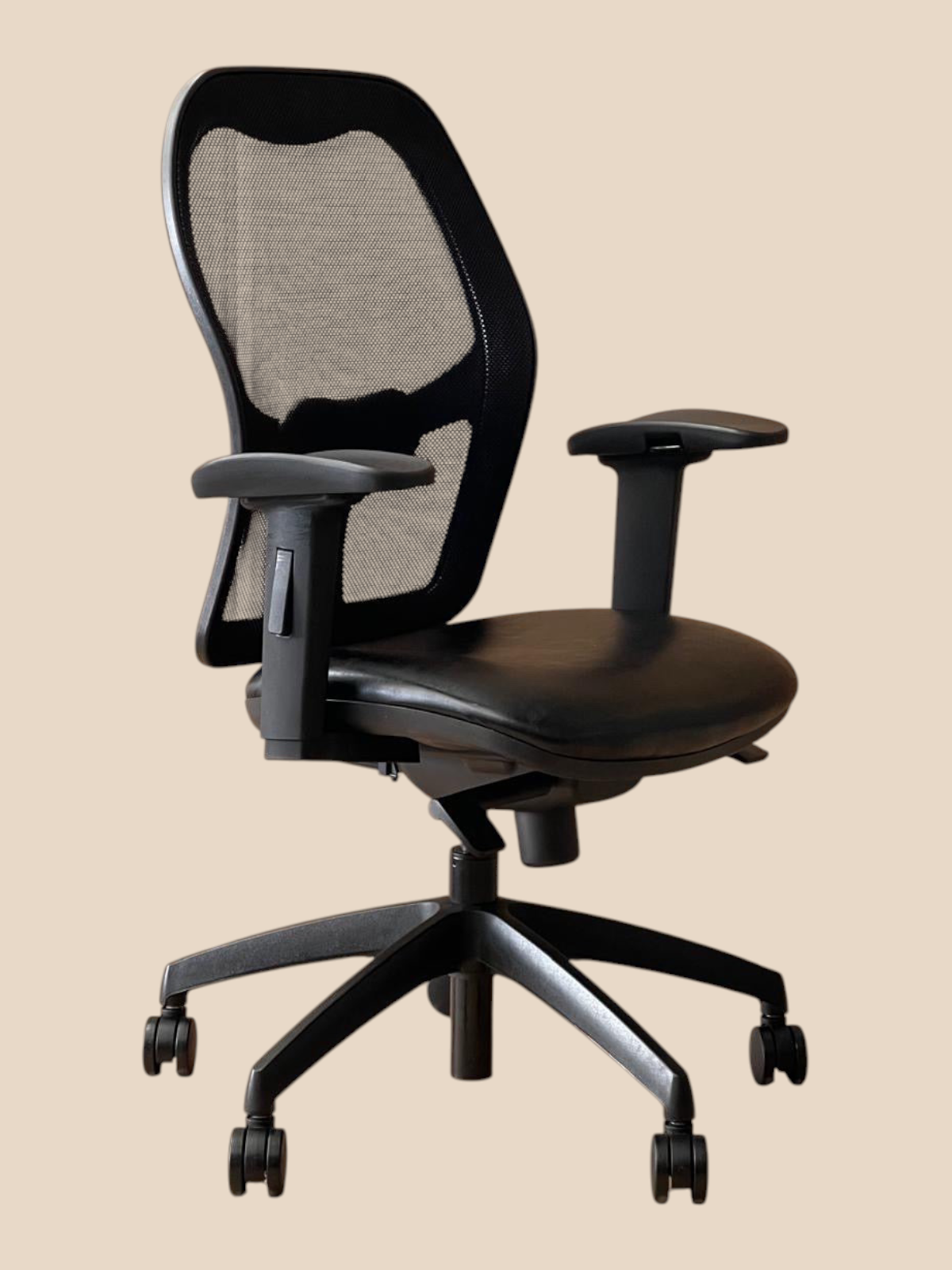 Ergonomic Mesh Office Chair – Black – Refurbished
