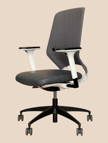 Drabert by Kinnarps Grey Mesh & Leather Chair – Refurbished image 5