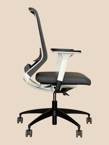 Drabert by Kinnarps Grey Mesh & Leather Chair – Refurbished image 3