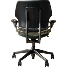 Refurbished Humanscale Freedom Executive Chair – Gel Arm Pads image 4