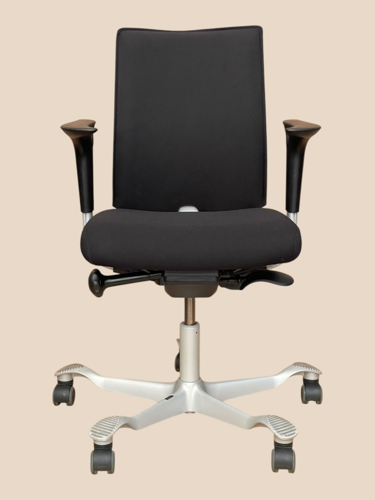 HÅG H05 Black Ergonomic Task Chair with Adjustable Arms – Refurbished