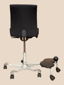 HÅG H05 Ergonomic Task Chair with StepUp Footrest – Refurbished image 6