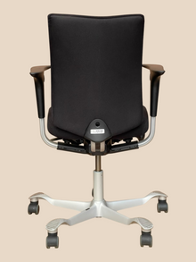 HÅG H05 Black Ergonomic Task Chair with Adjustable Arms – Refurbished image 4