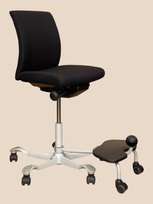 HÅG H05 Ergonomic Task Chair with StepUp Footrest – Refurbished image 4