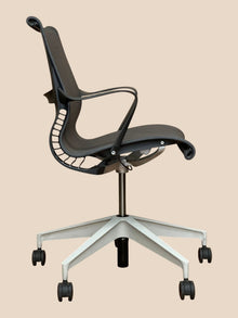 Herman Miller Setu Mesh Chair – Refurbished image 2
