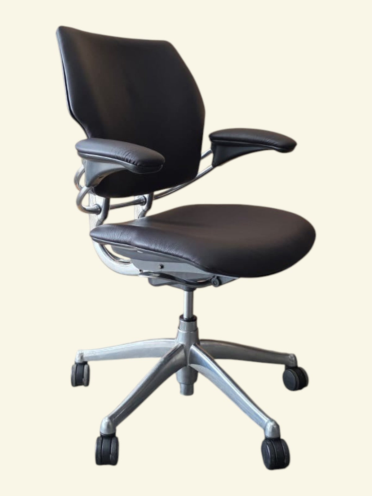 Refurbished Humanscale Freedom Chair – Aubergine PU