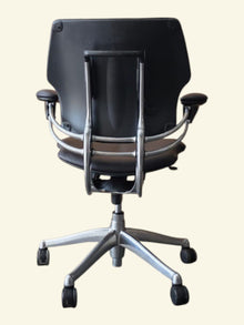 Refurbished Humanscale Freedom Chair – Aubergine PU image 4