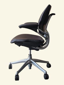 Refurbished Humanscale Freedom Chair – Aubergine PU image 7