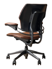 Refurbished Humanscale Freedom Leather Chair – Vintage Oak image 3