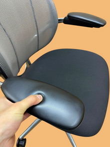 Refurbished Humanscale Liberty Mesh Chair – Light Grey image 10