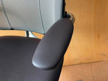Refurbished Humanscale Liberty Mesh Chair – Aubergine PU image 10