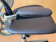 Refurbished Humanscale Liberty Mesh Chair – Aubergine PU image 5
