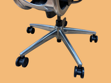 Refurbished Humanscale Liberty Mesh Chair – Light Grey image 9