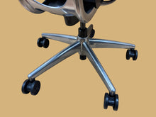Refurbished Humanscale Liberty Mesh Chair – Light Grey image 9