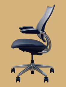 Refurbished Humanscale Liberty Mesh Chair – Light Grey image 3