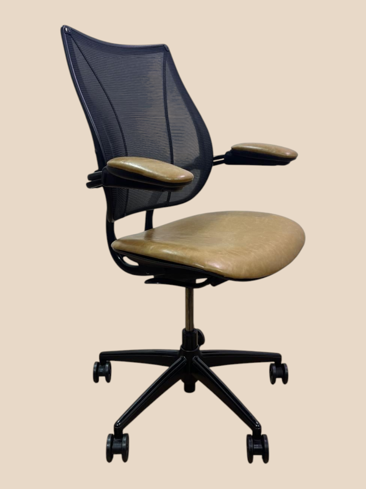 Humanscale Liberty Chair – Tan Distressed Leather – Refurbished