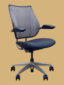 Refurbished Humanscale Liberty Mesh Chair – Light Grey image 6