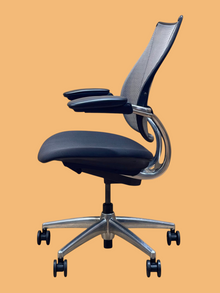 Refurbished Humanscale Liberty Mesh Chair – Light Grey image 3