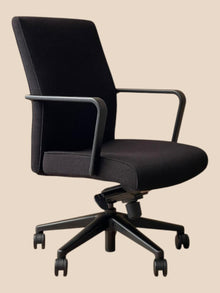 Refurbished Keilhauer Vanilla Conference Chair – Black image 1