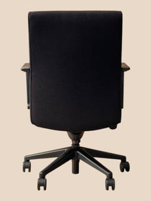 Refurbished Keilhauer Vanilla Conference Chair – Black image 4