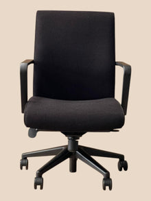 Refurbished Keilhauer Vanilla Conference Chair – Black image 6