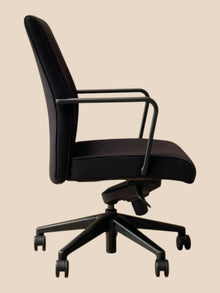 Refurbished Keilhauer Vanilla Conference Chair – Black image 5